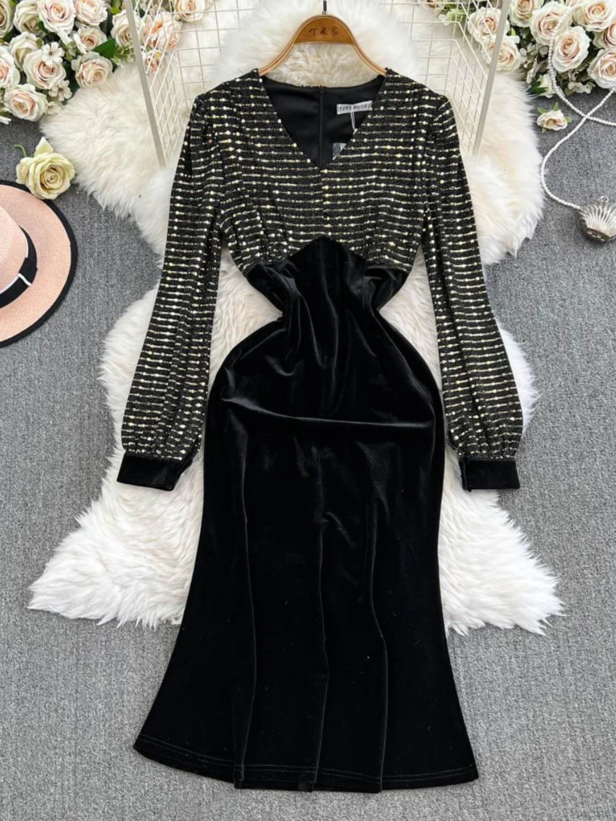 Sparkling V-neck Long-sleeve Black Velvet Dress